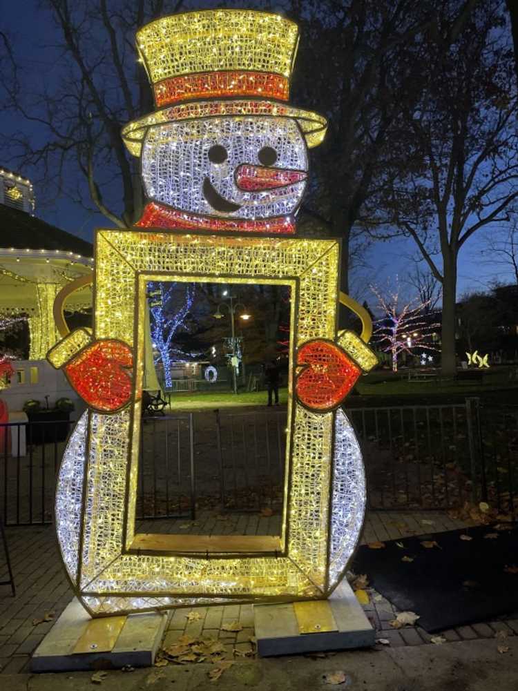 3D Frosty the Snowman Frame